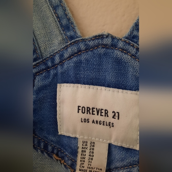 Forever 21 Womens Distressed Jean Overalls Size Small (28) - Picture 2 of 3